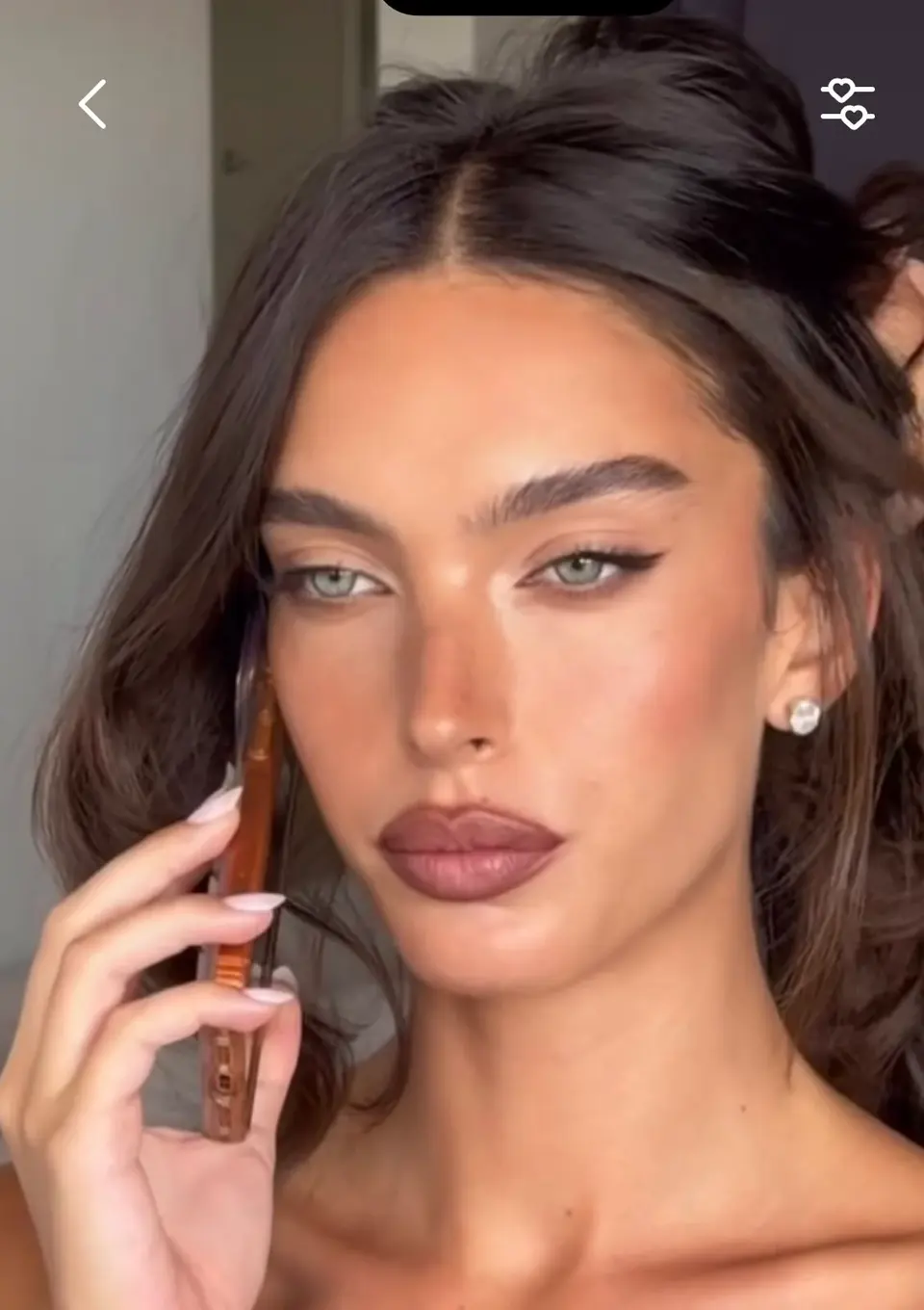 Winged Liner Nude Lips