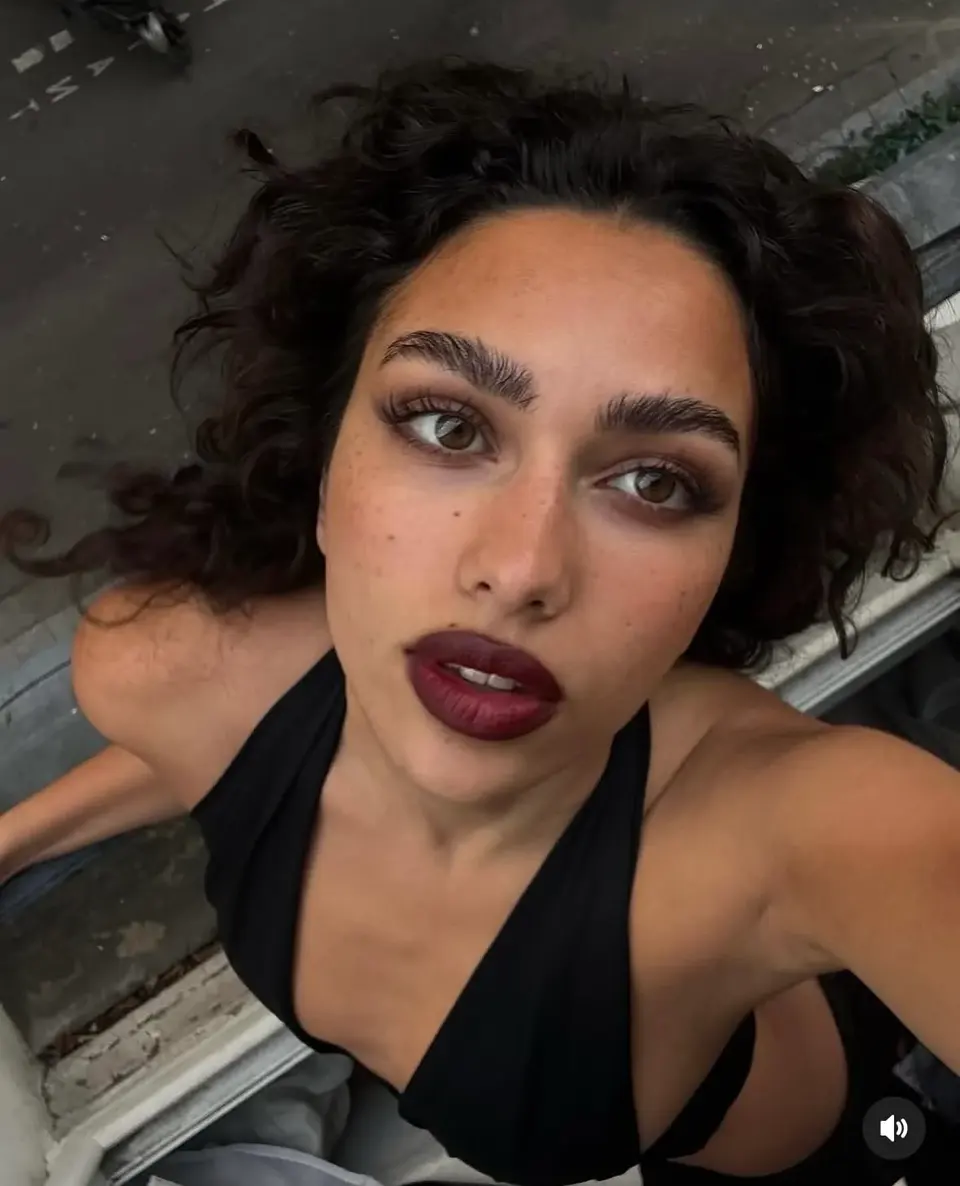 Berry Lips Winged Liner